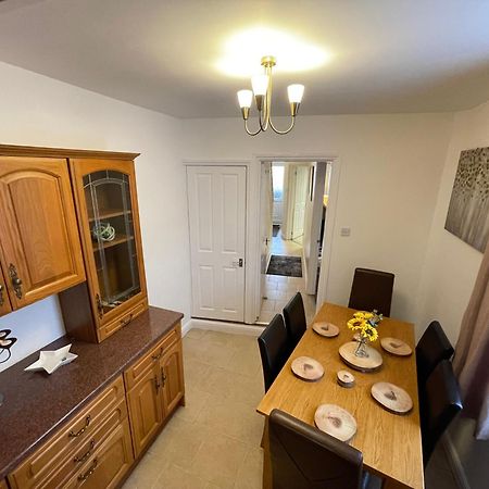 Apartamento Beanies Lornestreet Four Bed House Swindon Exterior foto