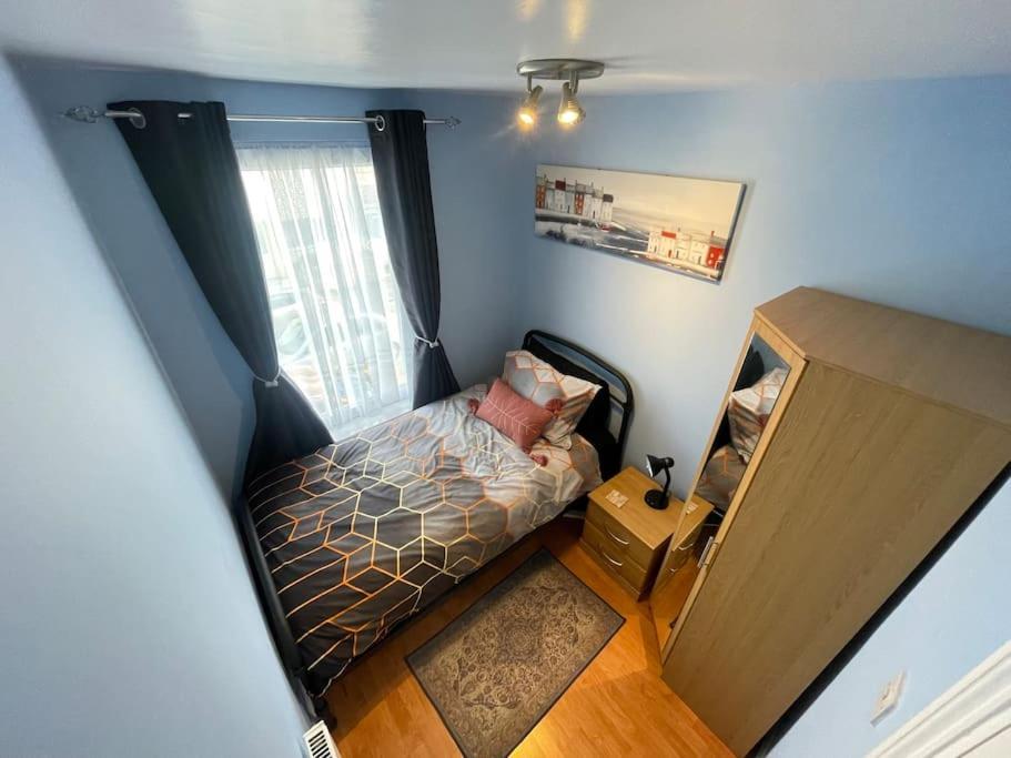 Apartamento Beanies Lornestreet Four Bed House Swindon Exterior foto