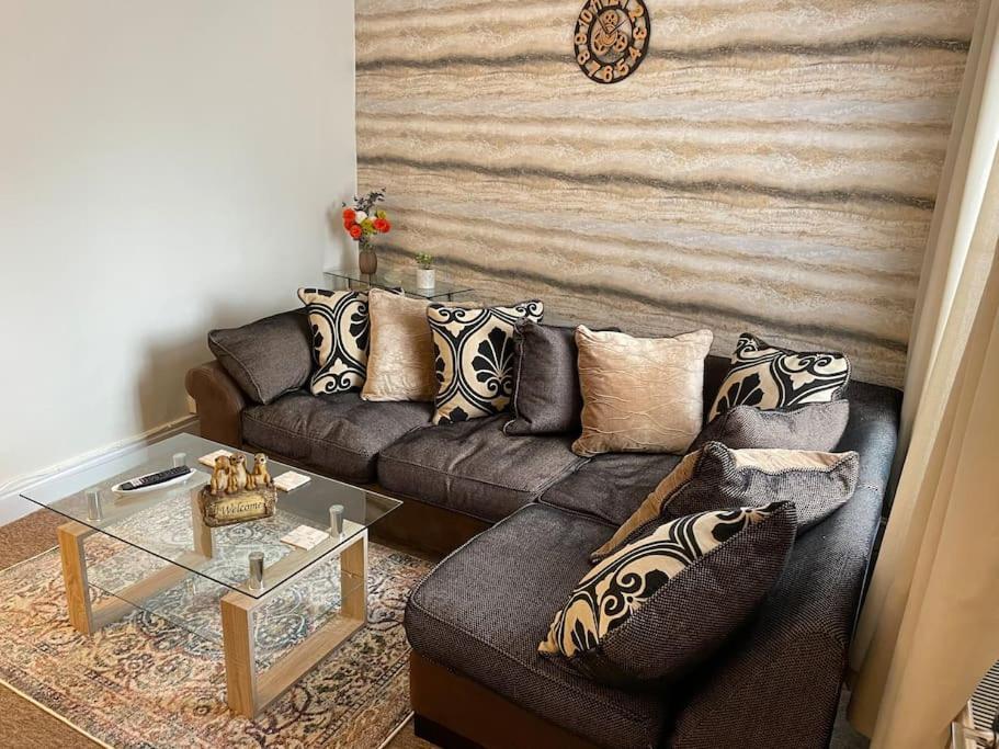Apartamento Beanies Lornestreet Four Bed House Swindon Exterior foto