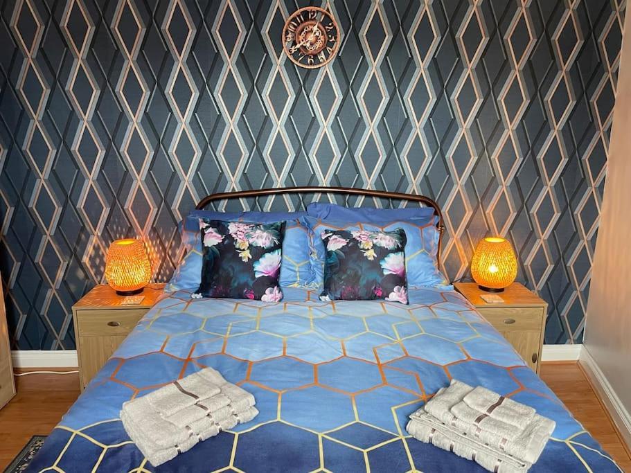Apartamento Beanies Lornestreet Four Bed House Swindon Exterior foto