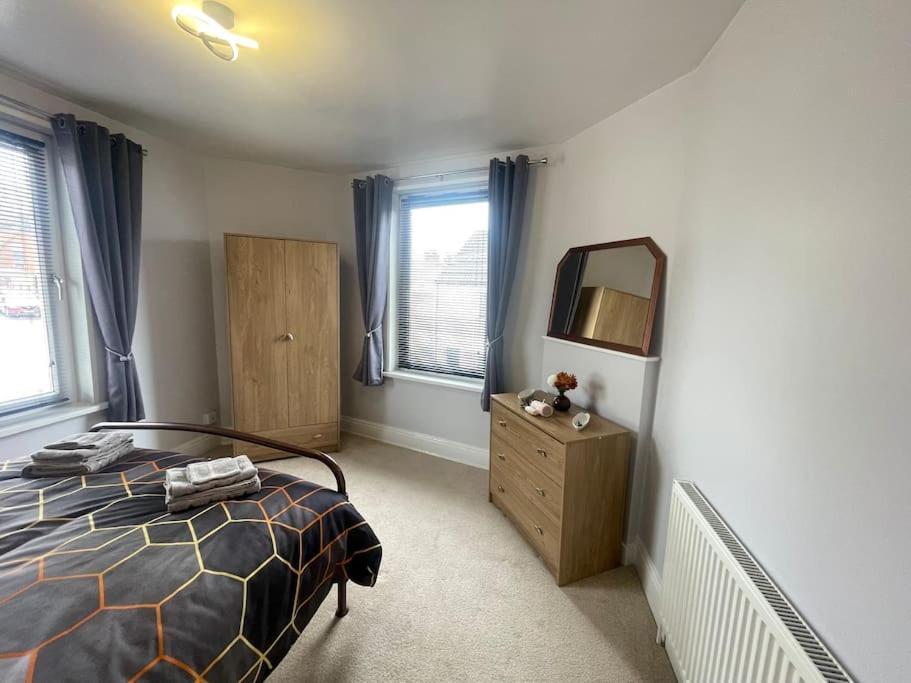 Apartamento Beanies Lornestreet Four Bed House Swindon Exterior foto