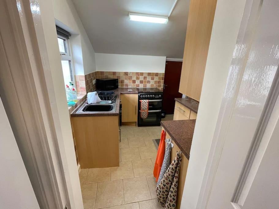Apartamento Beanies Lornestreet Four Bed House Swindon Exterior foto