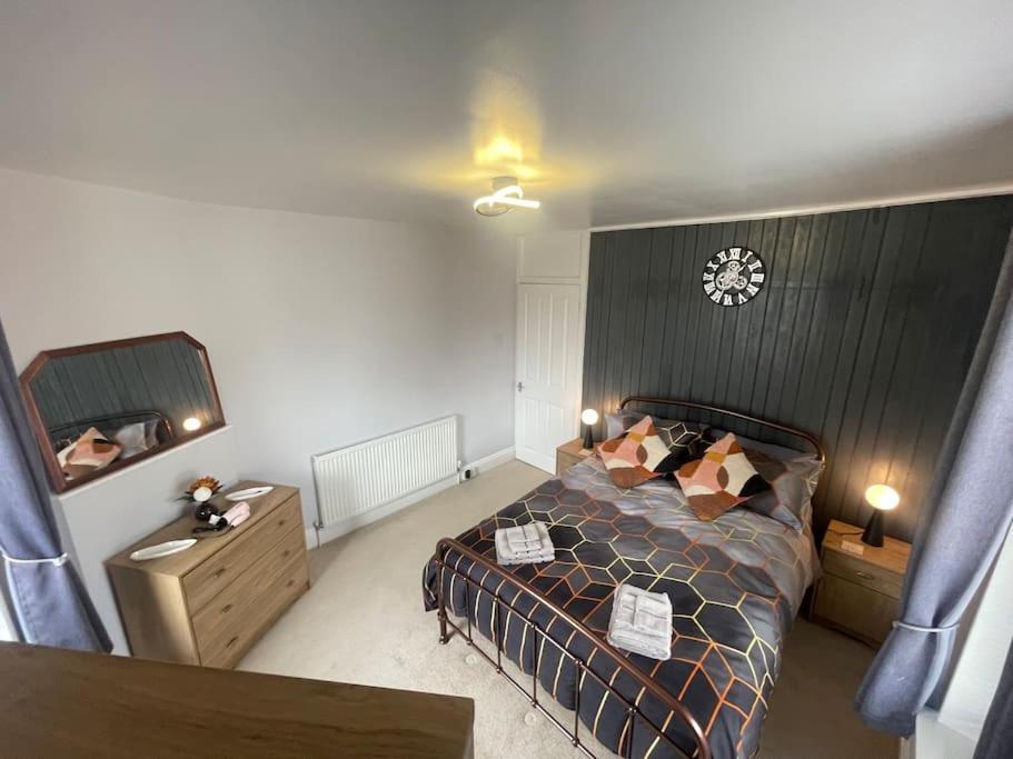 Apartamento Beanies Lornestreet Four Bed House Swindon Exterior foto