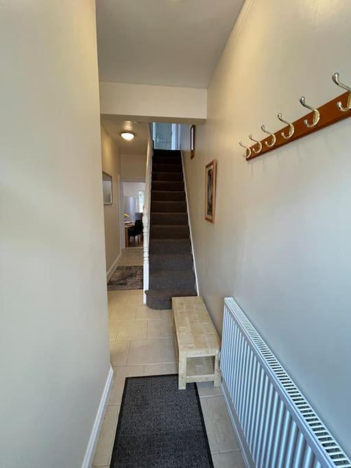 Apartamento Beanies Lornestreet Four Bed House Swindon Exterior foto