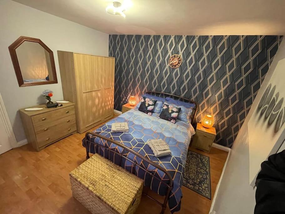 Apartamento Beanies Lornestreet Four Bed House Swindon Exterior foto