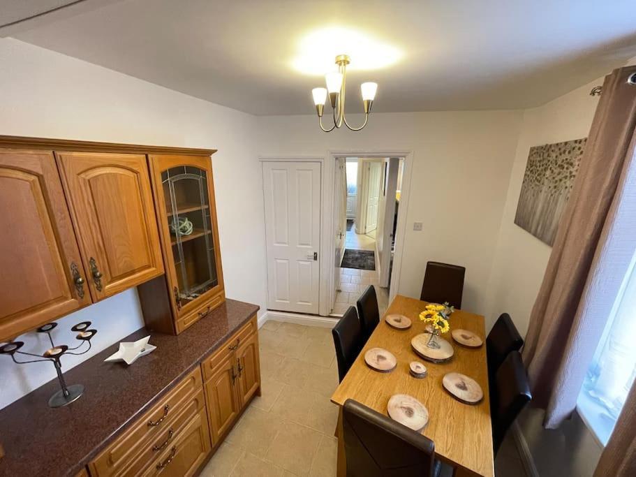 Apartamento Beanies Lornestreet Four Bed House Swindon Exterior foto