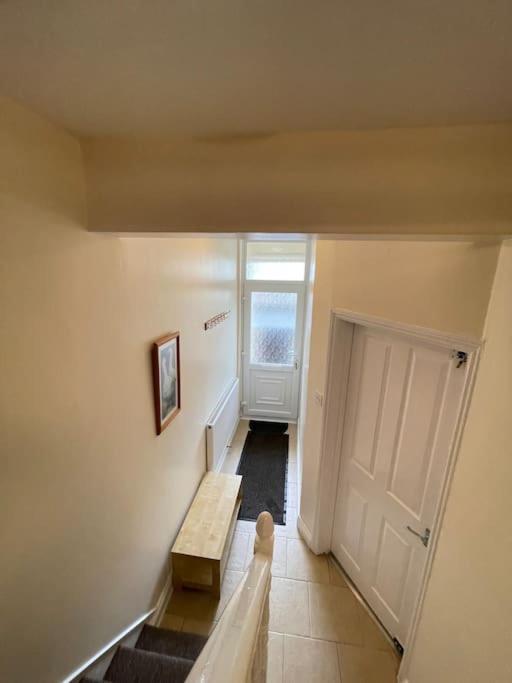 Apartamento Beanies Lornestreet Four Bed House Swindon Exterior foto