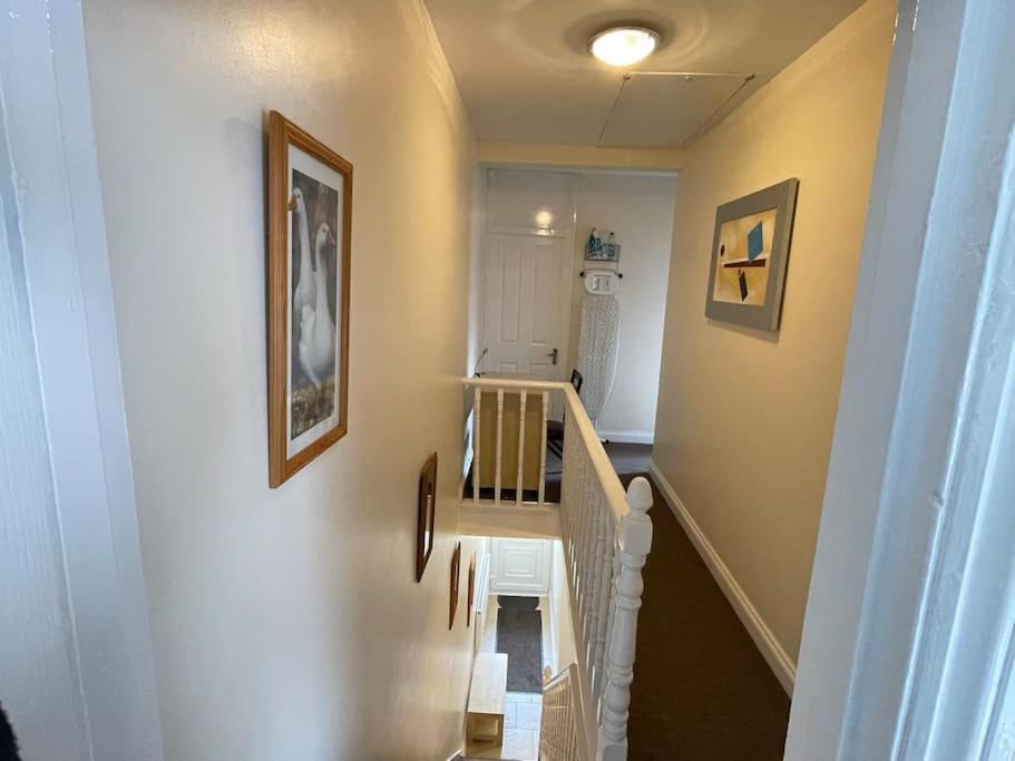 Apartamento Beanies Lornestreet Four Bed House Swindon Exterior foto