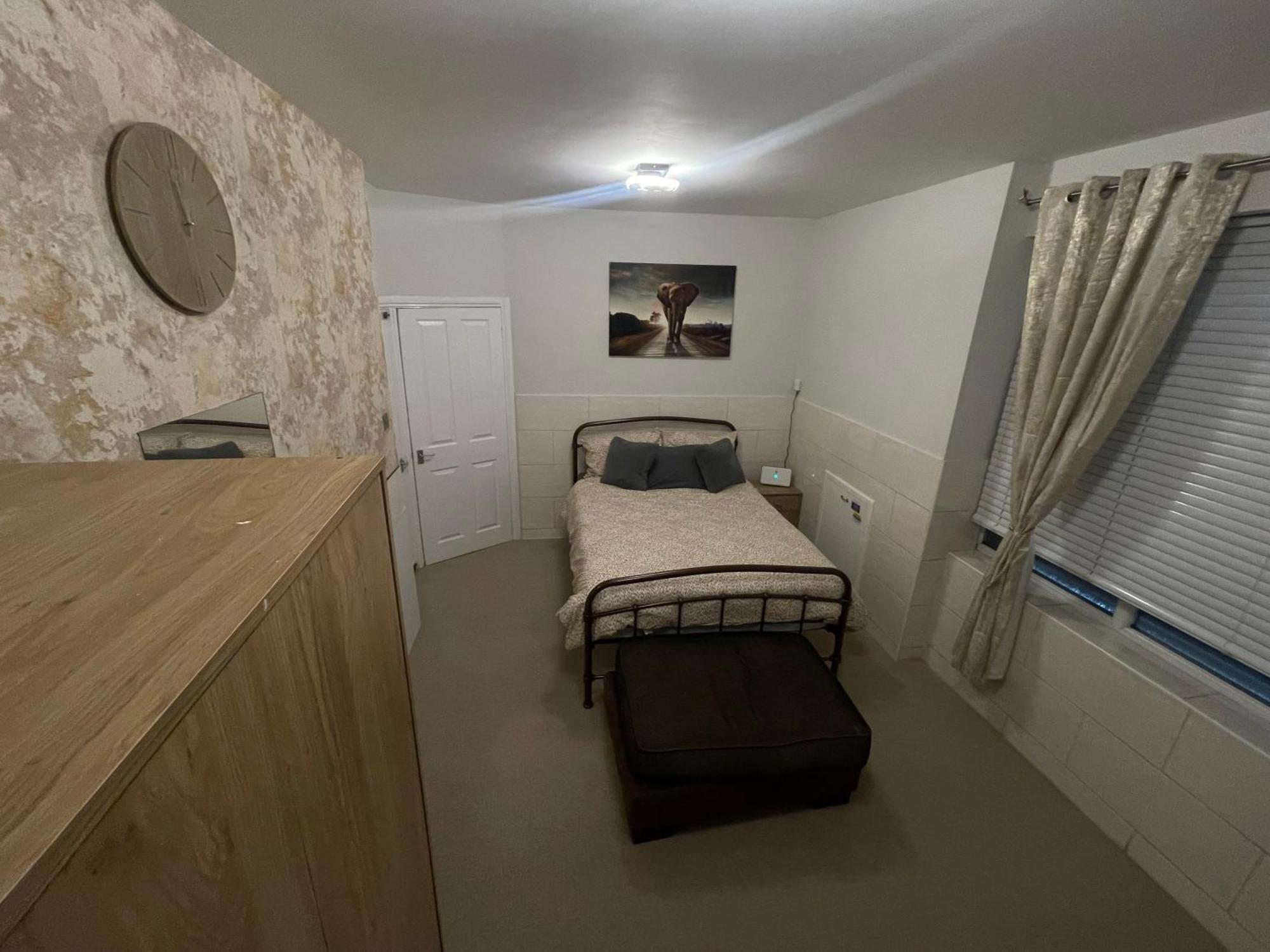 Apartamento Beanies Lornestreet Four Bed House Swindon Exterior foto