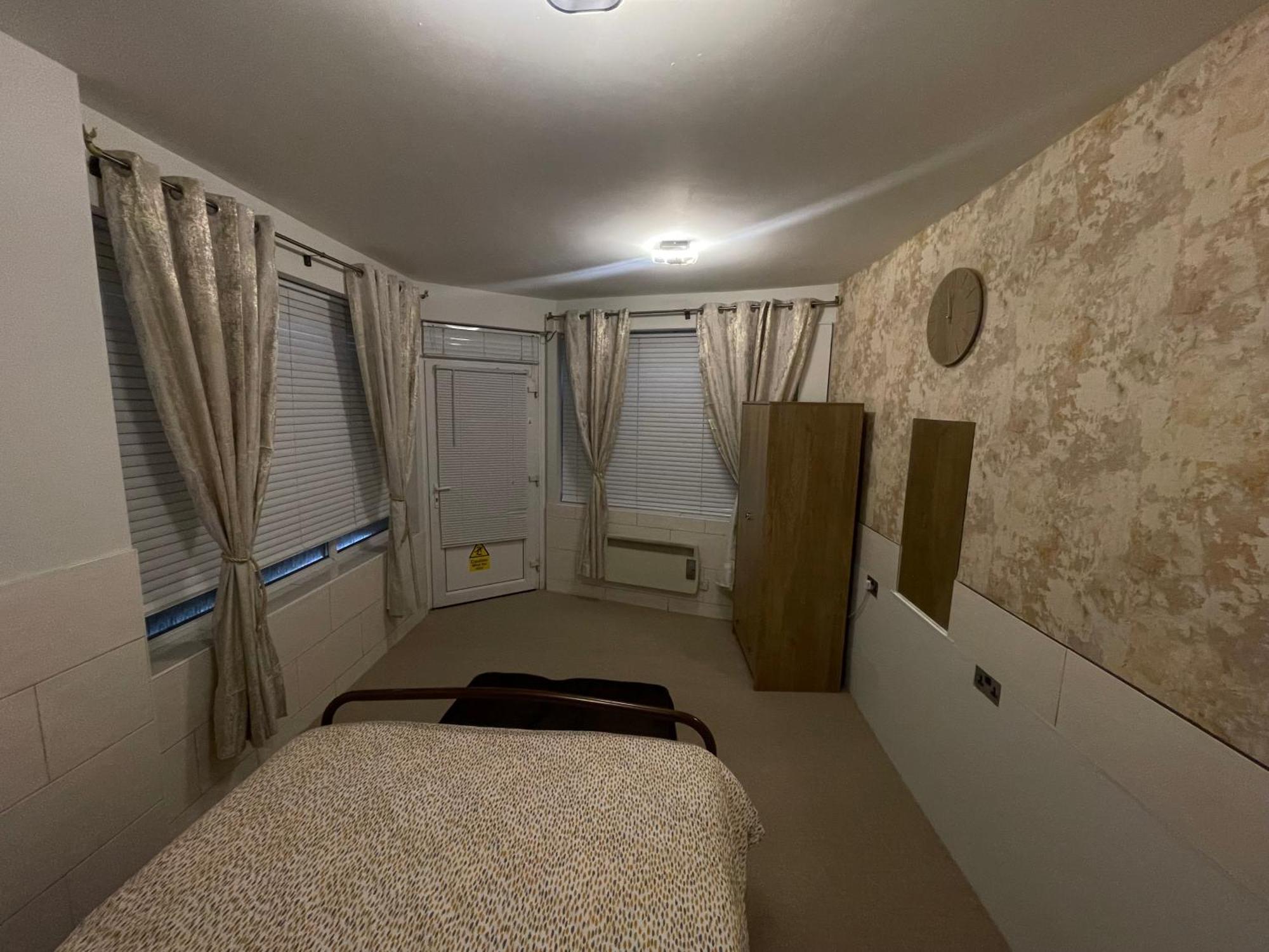 Apartamento Beanies Lornestreet Four Bed House Swindon Exterior foto