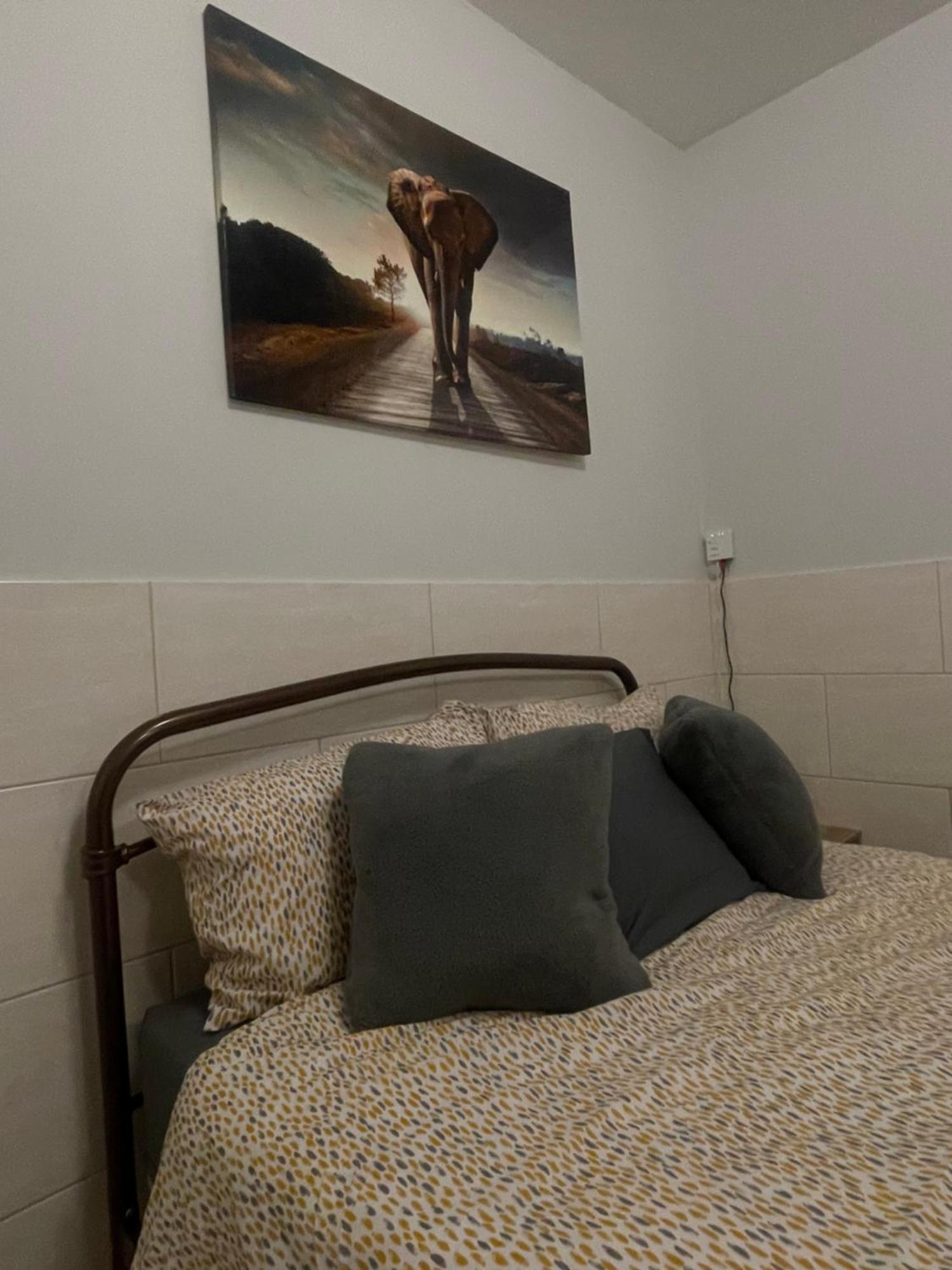 Apartamento Beanies Lornestreet Four Bed House Swindon Exterior foto
