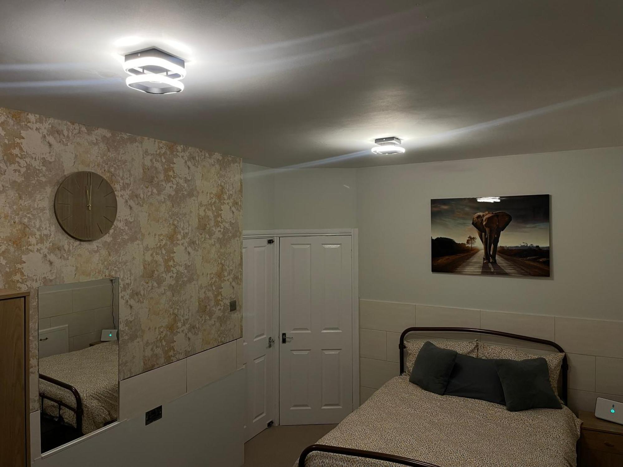 Apartamento Beanies Lornestreet Four Bed House Swindon Exterior foto