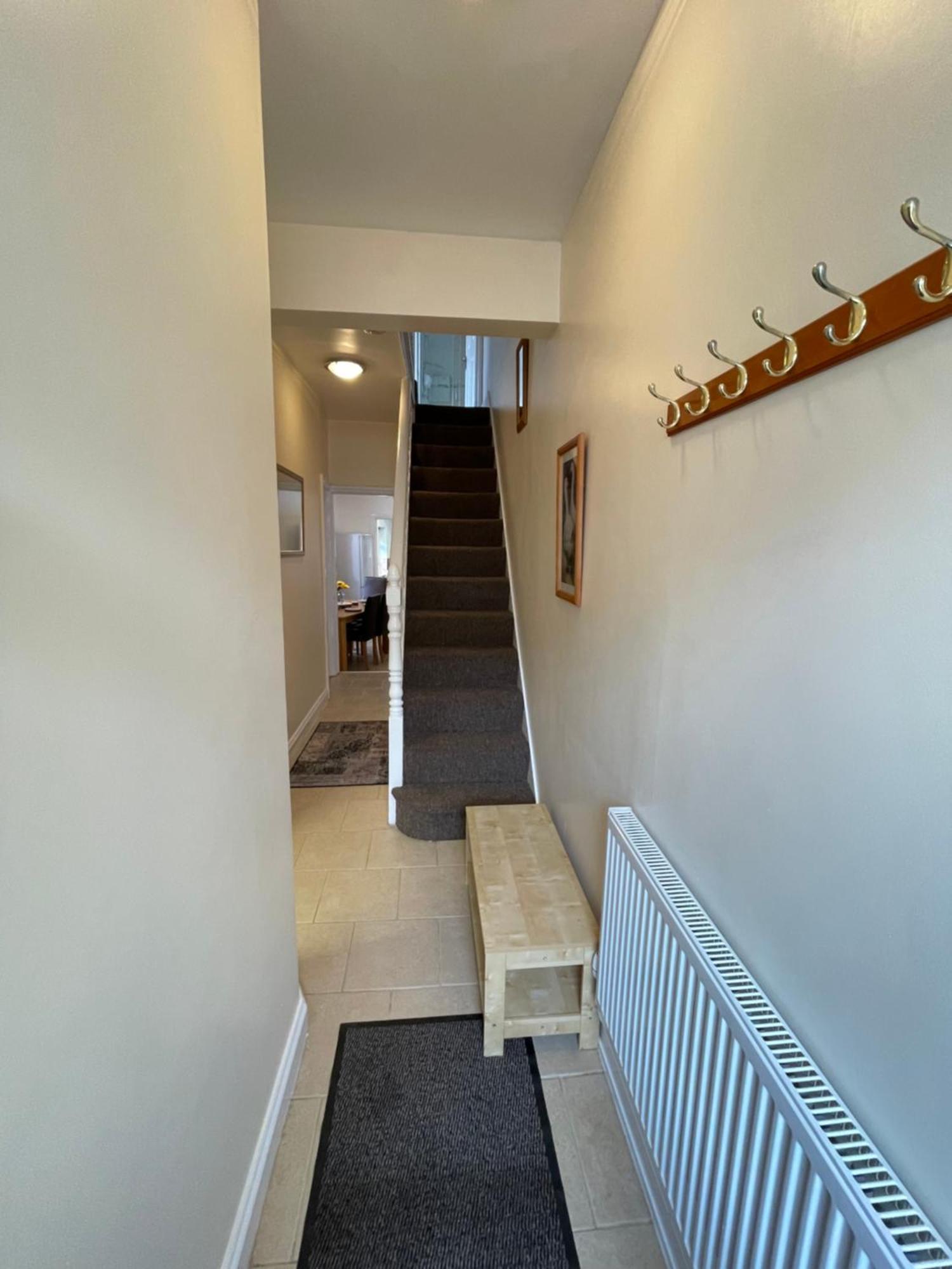 Apartamento Beanies Lornestreet Four Bed House Swindon Exterior foto