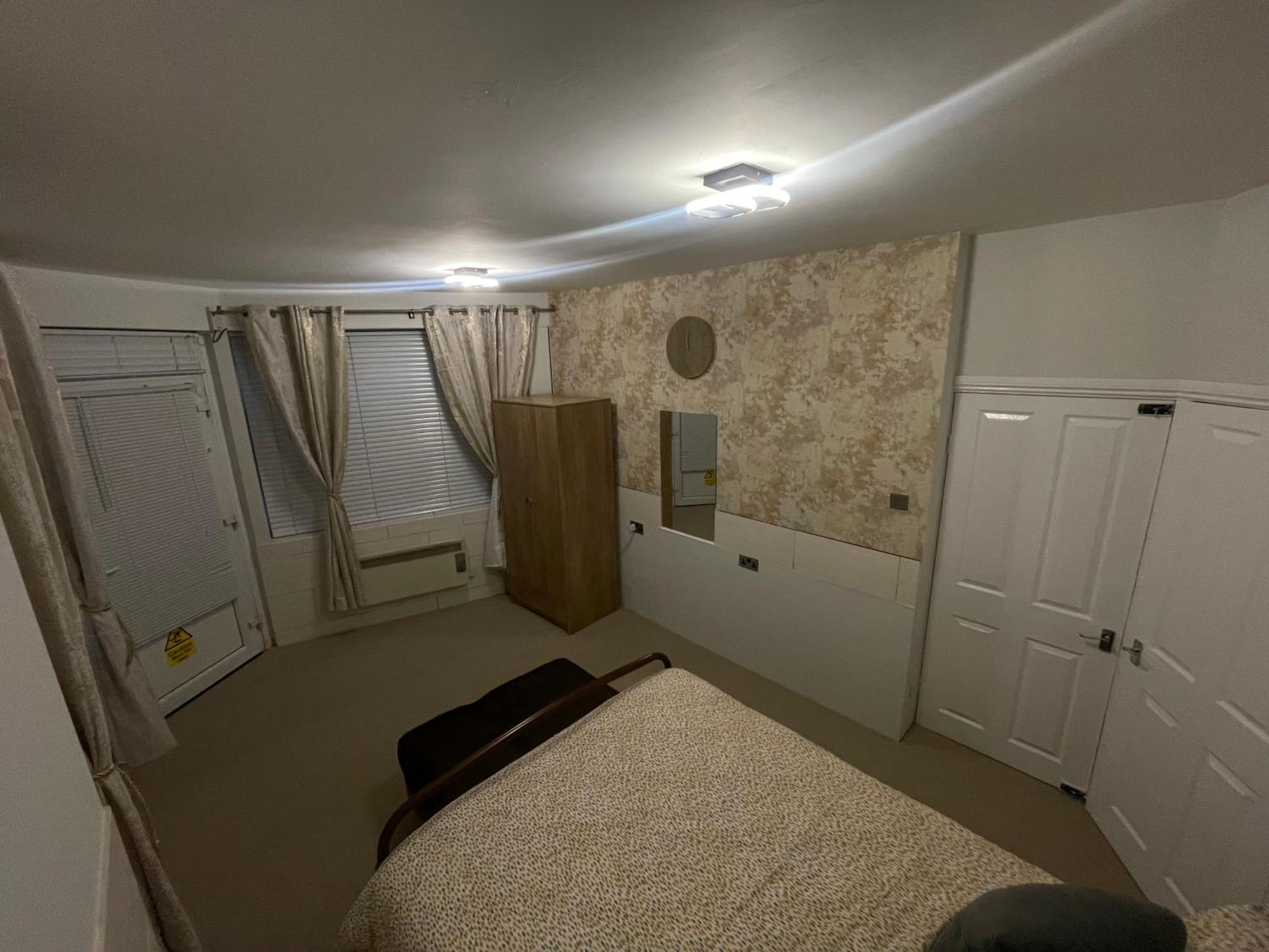 Apartamento Beanies Lornestreet Four Bed House Swindon Exterior foto