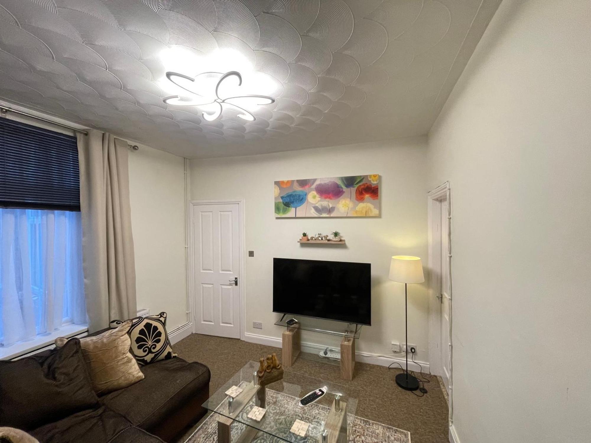 Apartamento Beanies Lornestreet Four Bed House Swindon Exterior foto