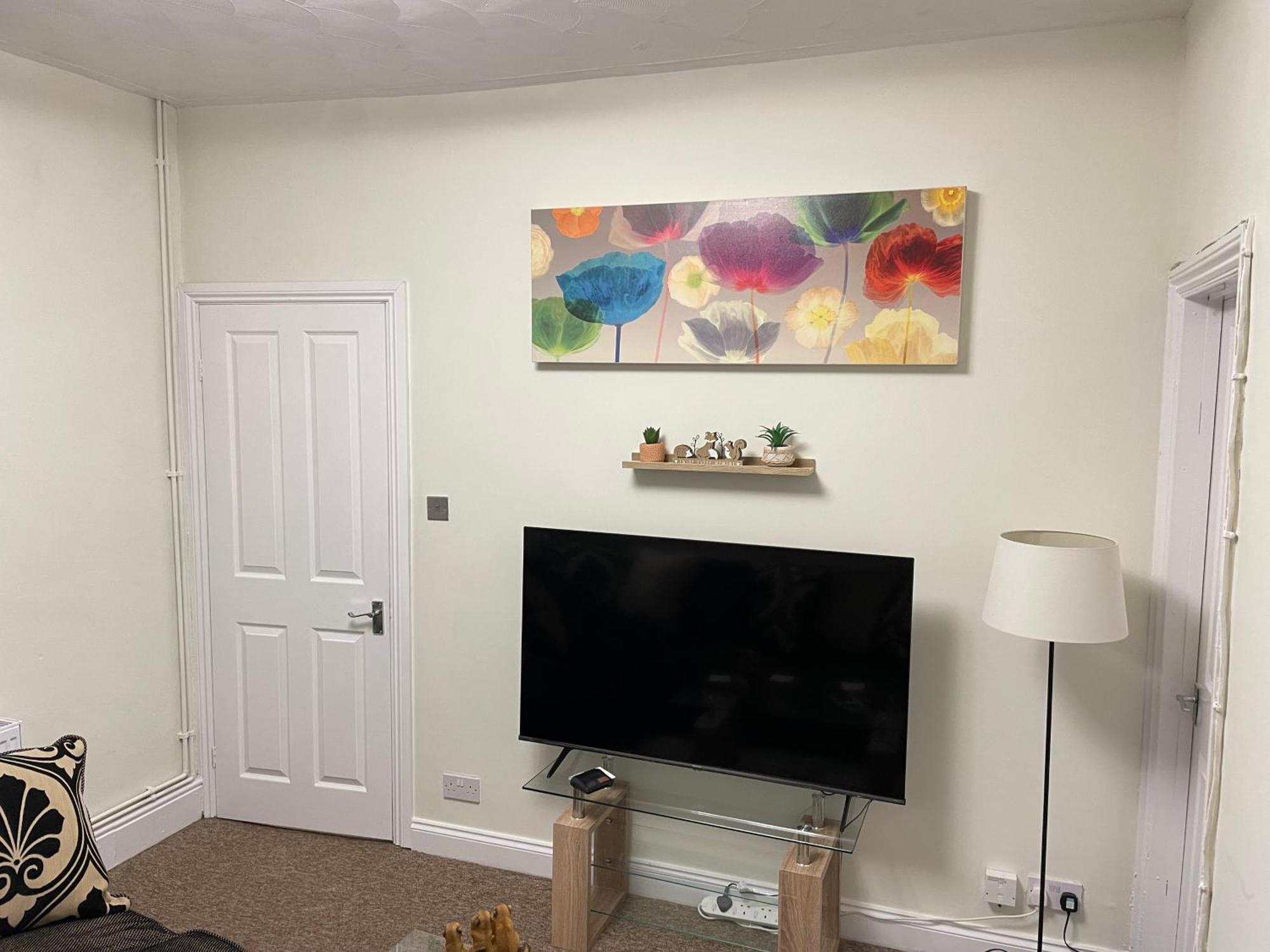 Apartamento Beanies Lornestreet Four Bed House Swindon Exterior foto