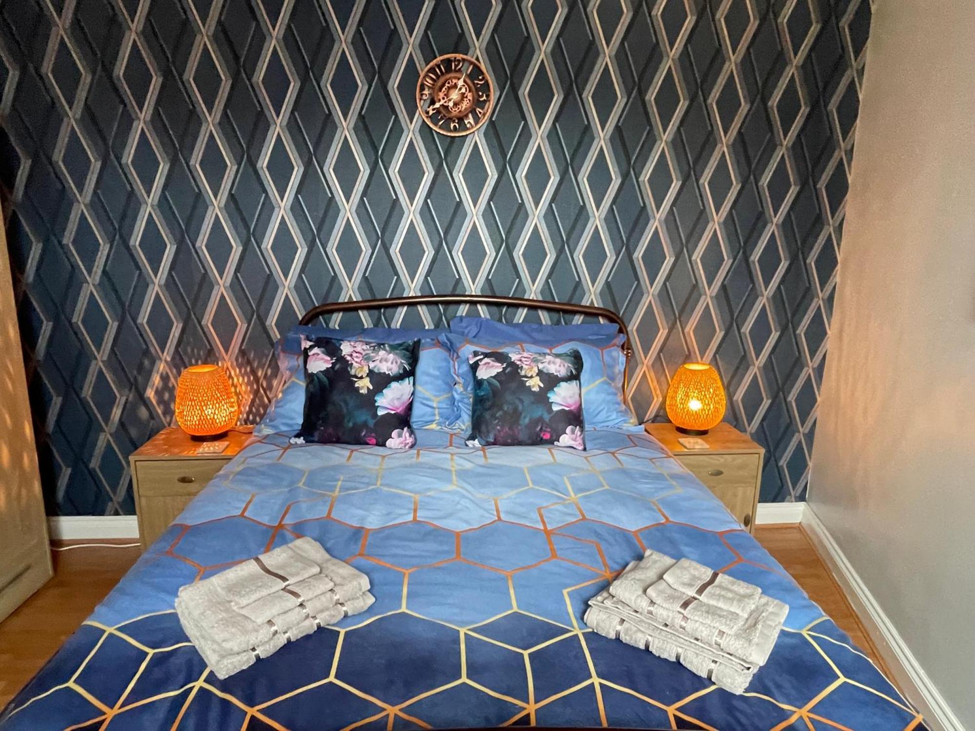 Apartamento Beanies Lornestreet Four Bed House Swindon Exterior foto