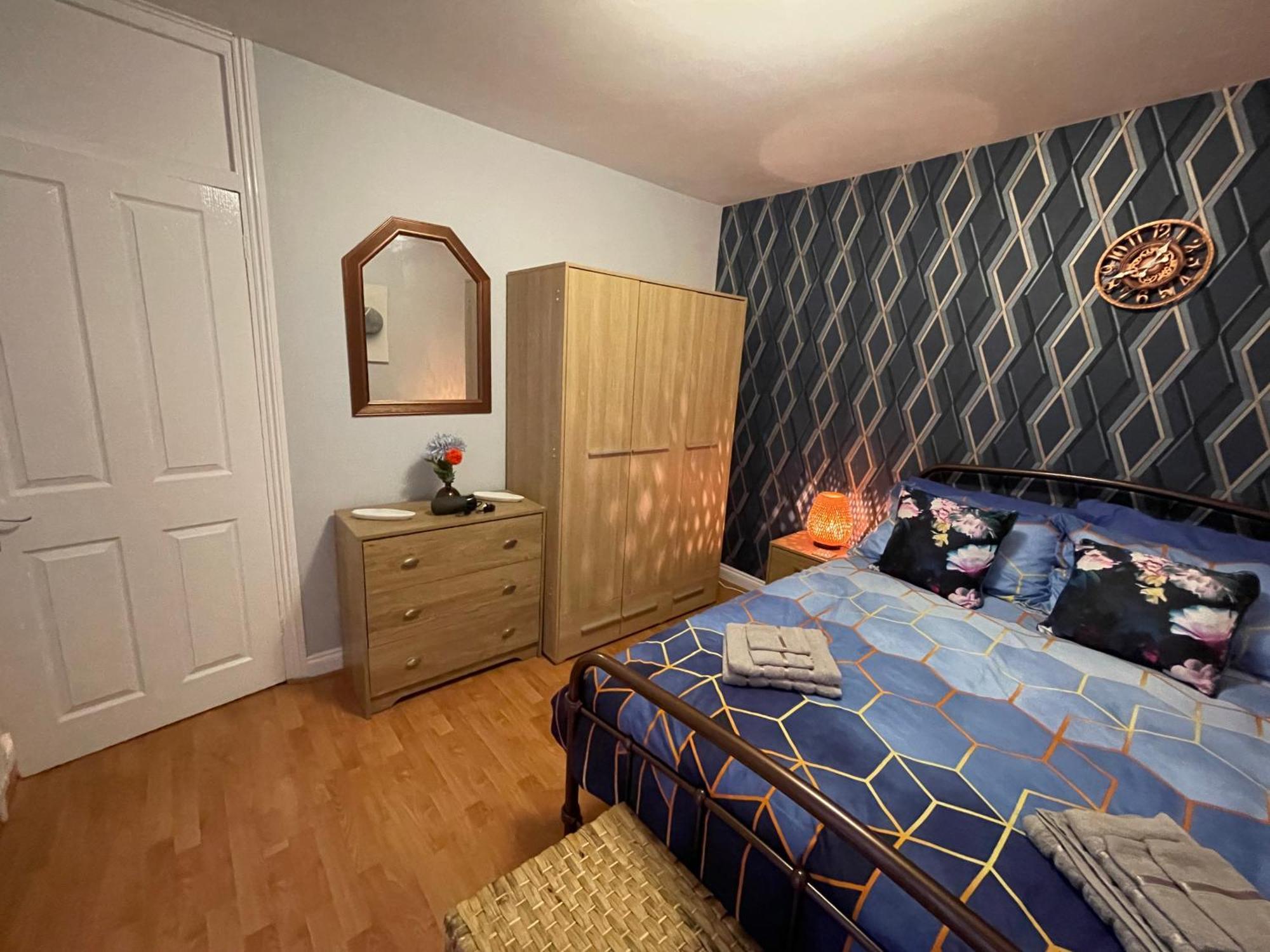 Apartamento Beanies Lornestreet Four Bed House Swindon Exterior foto