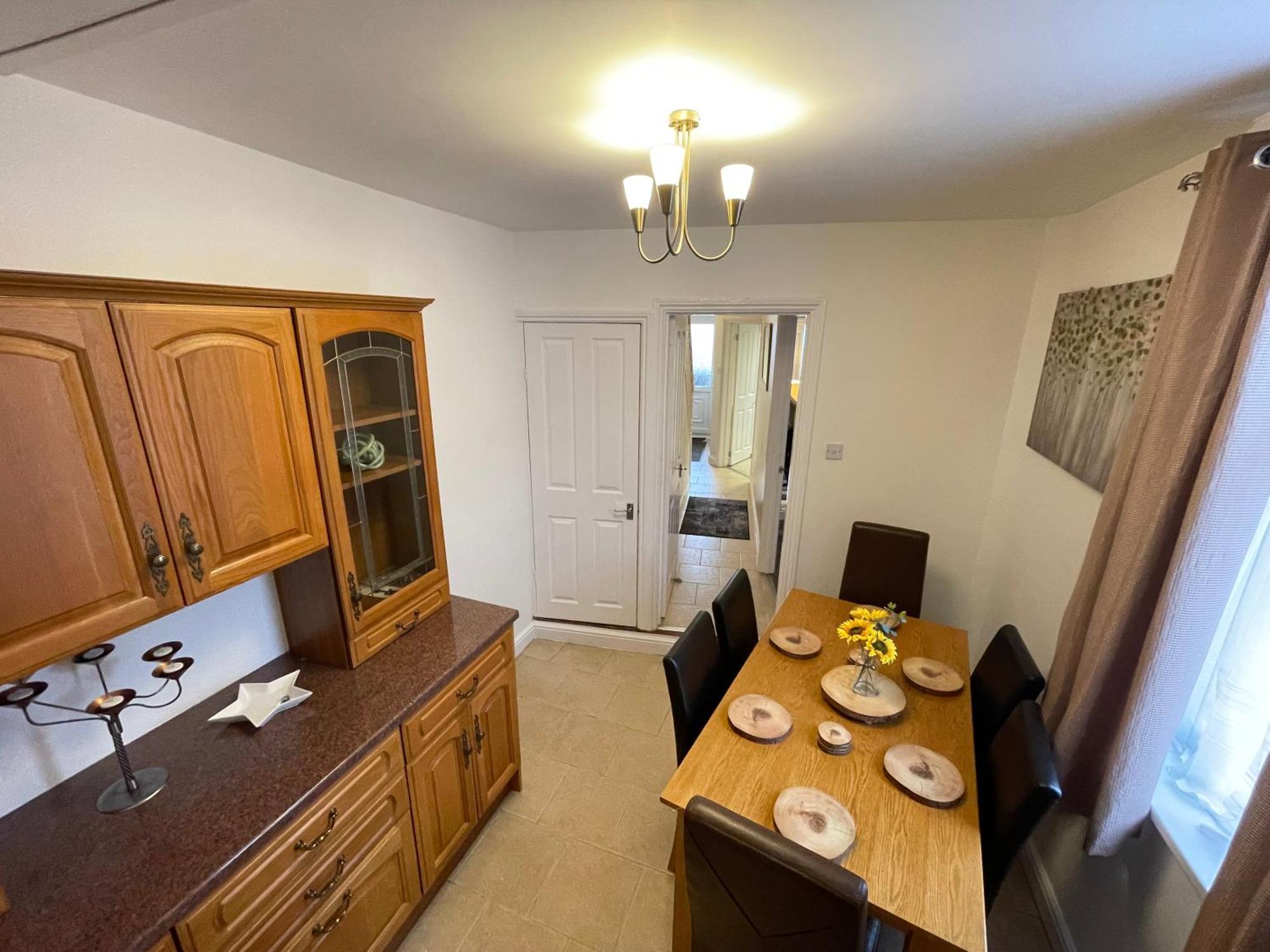 Apartamento Beanies Lornestreet Four Bed House Swindon Exterior foto