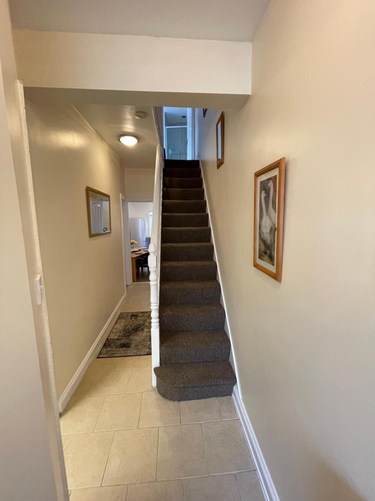 Apartamento Beanies Lornestreet Four Bed House Swindon Exterior foto